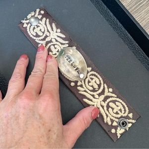 Leather brand bracelet with white embroidery accents and silver plate “Beeloved”